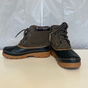 Donner Mountain Women’s Leather & Waterproof Duck Boot with Plaid Trim‎ Sz 6